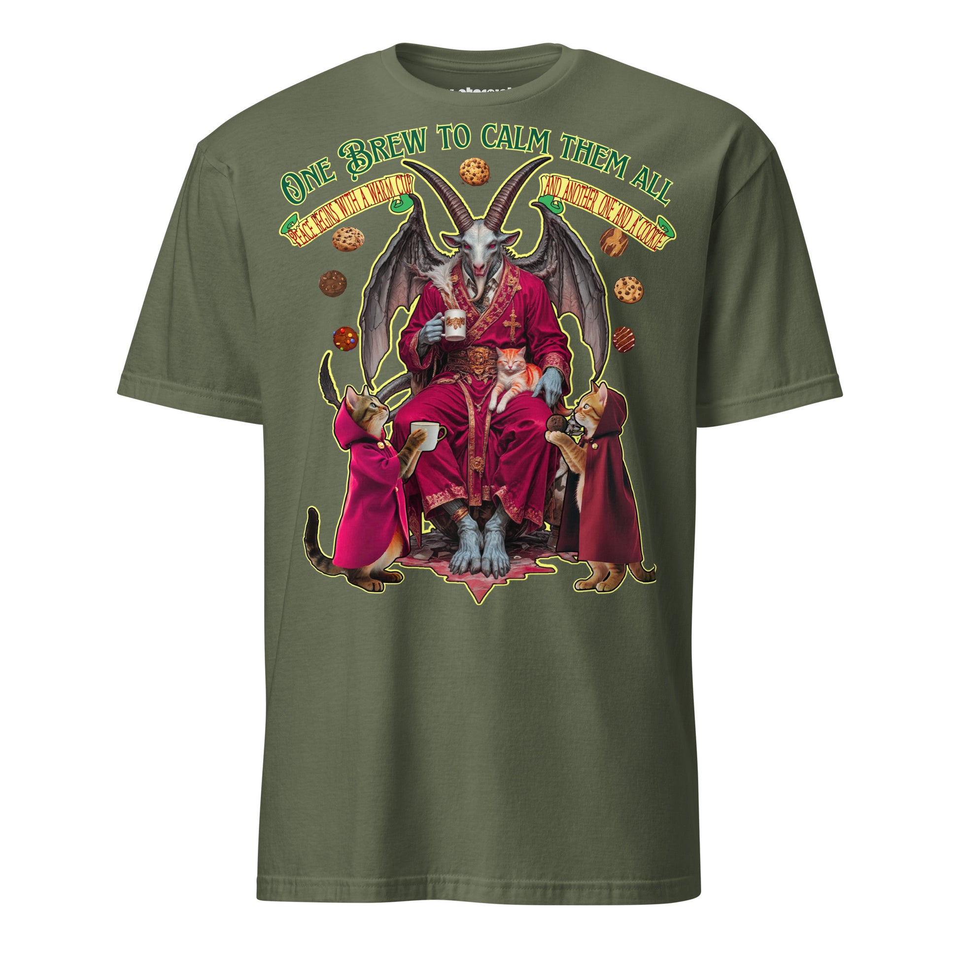Winterpink T-Shirt – Baphomet im Morgenmantel mit Kaffee & Keksen, begleitet von zeremoniellen Katzen, ‚One Brew to Calm Them All‘ Design