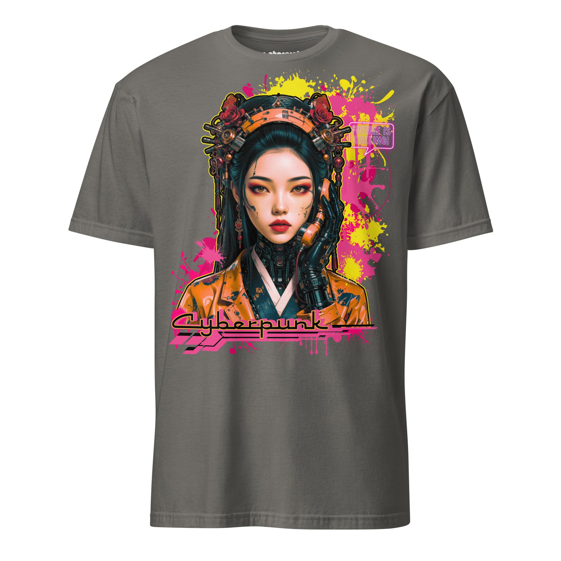 Winterpink T-Shirt mit Cyberpunk-Motiv einer futuristischen Frau Neon-Details und der Aufschrift „Future is Calling