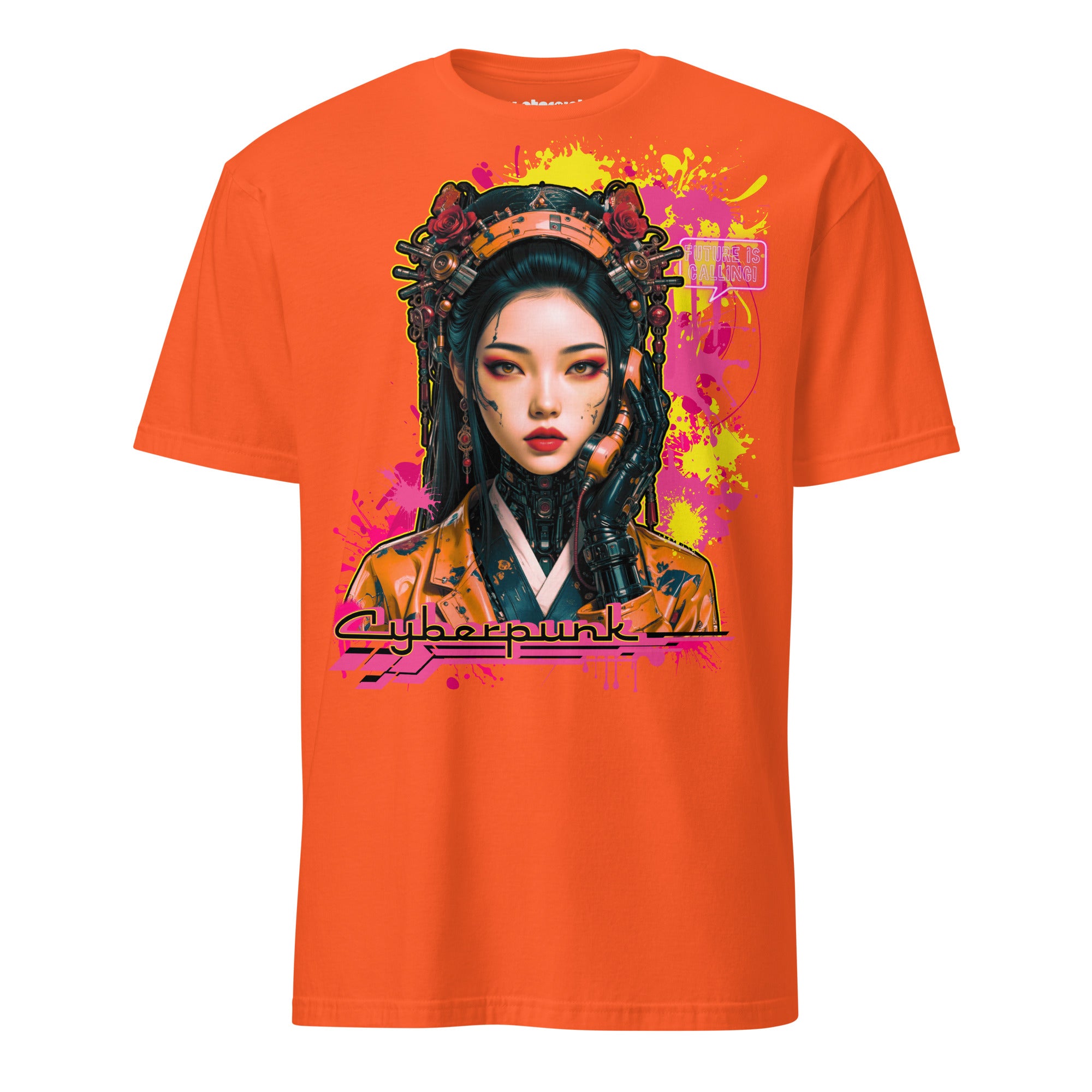 Winterpink T-Shirt mit Cyberpunk-Motiv einer futuristischen Frau Neon-Details und der Aufschrift „Future is Calling