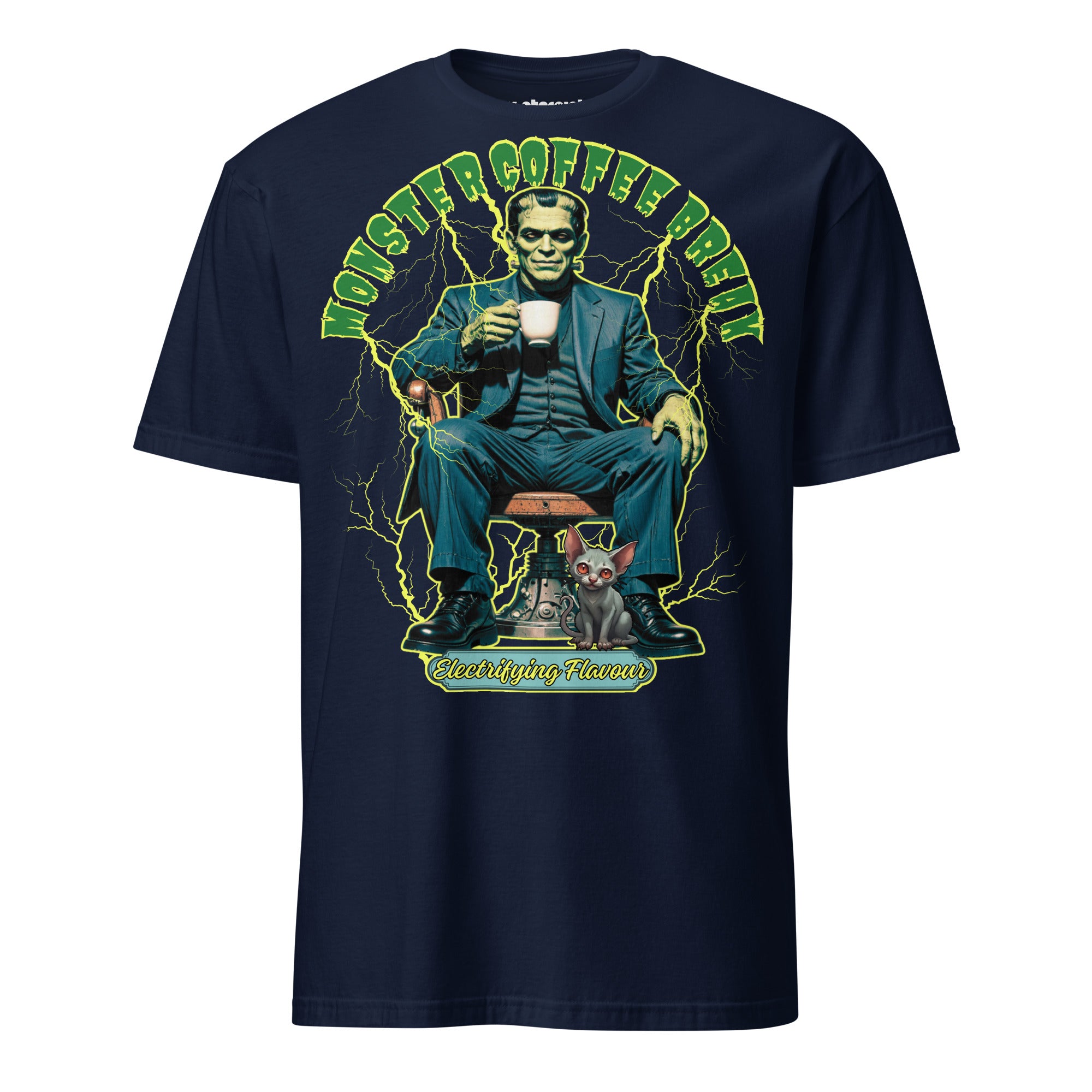 Winterpink T-Shirt – Frankenstein’s Monster im Anzug mit Kaffee & Katze, electrifying flavour, Monster Coffee Break Design