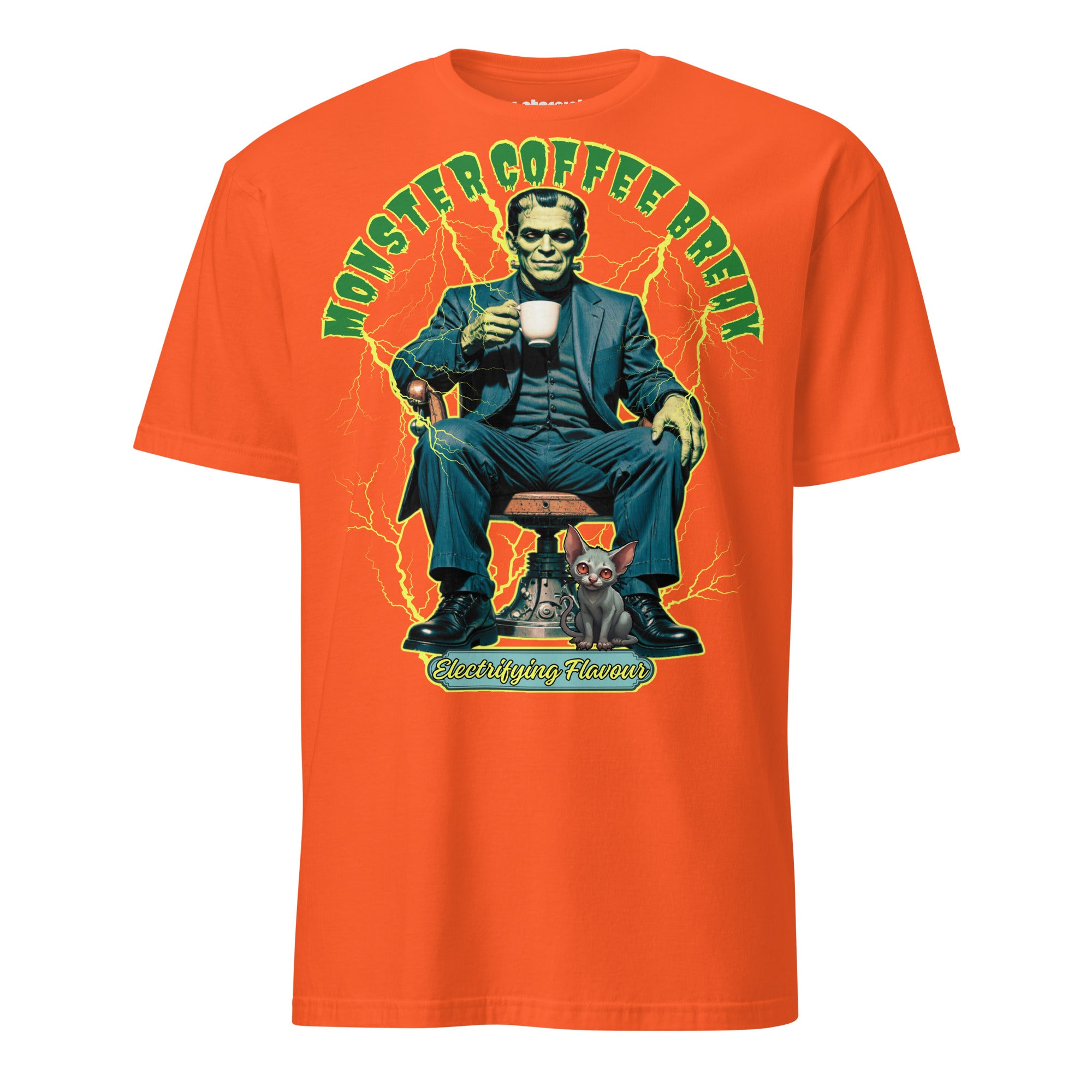 Winterpink T-Shirt – Frankenstein’s Monster im Anzug mit Kaffee & Katze, electrifying flavour, Monster Coffee Break Design