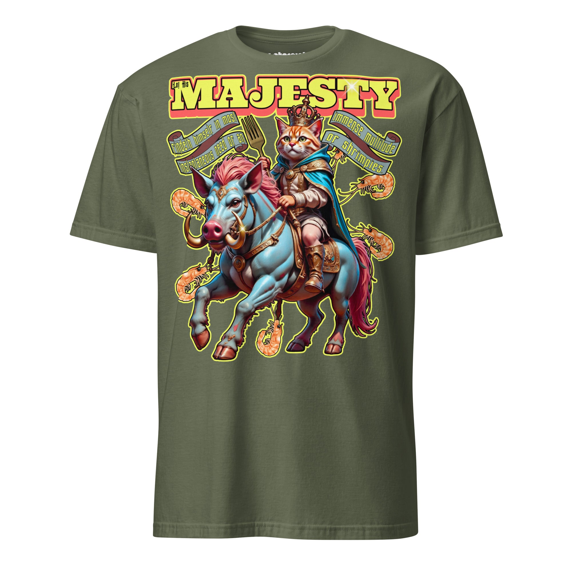 Winterpink T-Shirt – Katze als König auf Schweinepferd, Text ‚His Majesty in need of shrimpies‘, royales Meme-Design, absurd & humorvoll