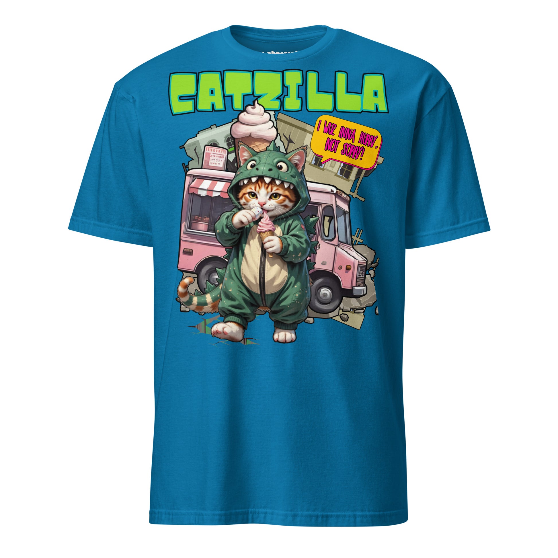 Winterpink T-Shirt CATZILLA – Katze im Godzilla-Cosplay mit pinkem Softeis, Kaiju-Satire & Streetwear-Design, empowernd & humorvoll