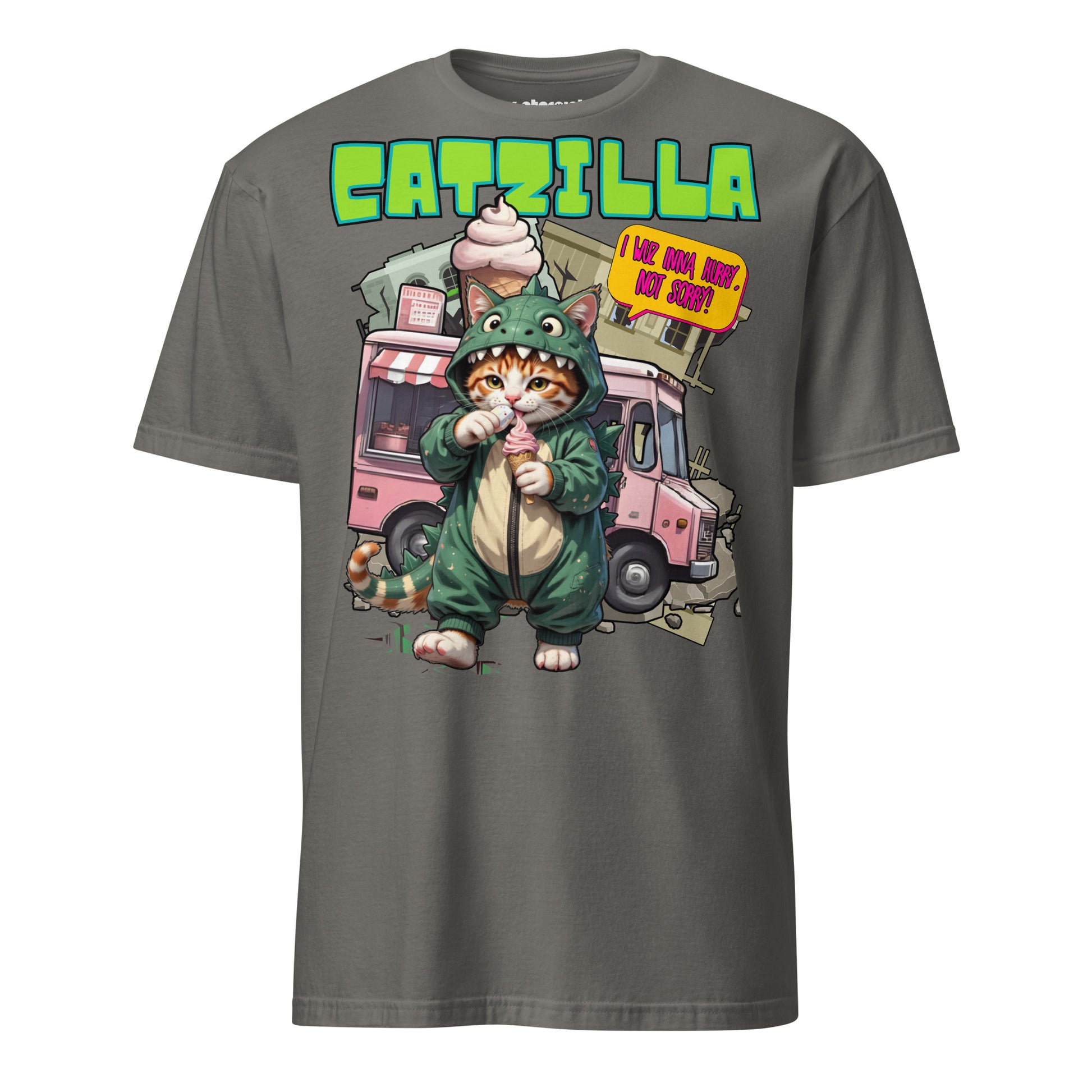 Winterpink T-Shirt CATZILLA – Katze im Godzilla-Cosplay mit pinkem Softeis, Kaiju-Satire & Streetwear-Design, empowernd & humorvoll