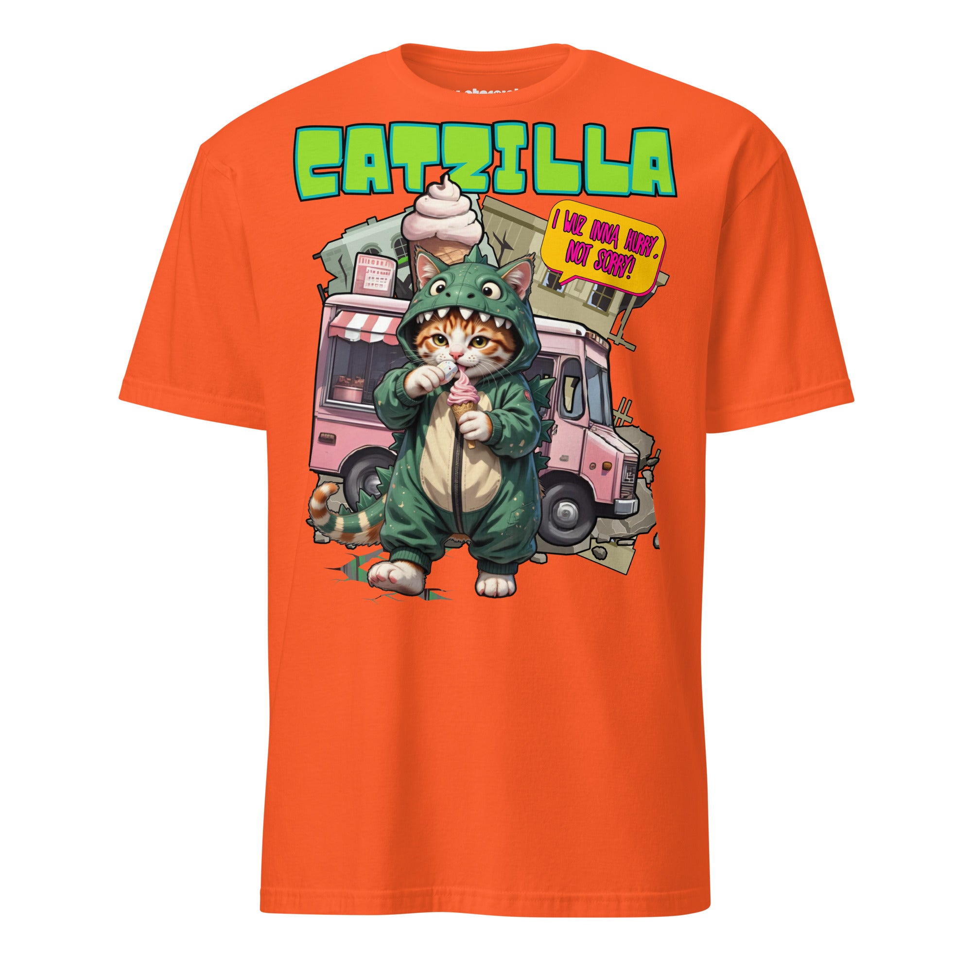 Winterpink T-Shirt CATZILLA – Katze im Godzilla-Cosplay mit pinkem Softeis, Kaiju-Satire & Streetwear-Design, empowernd & humorvoll
