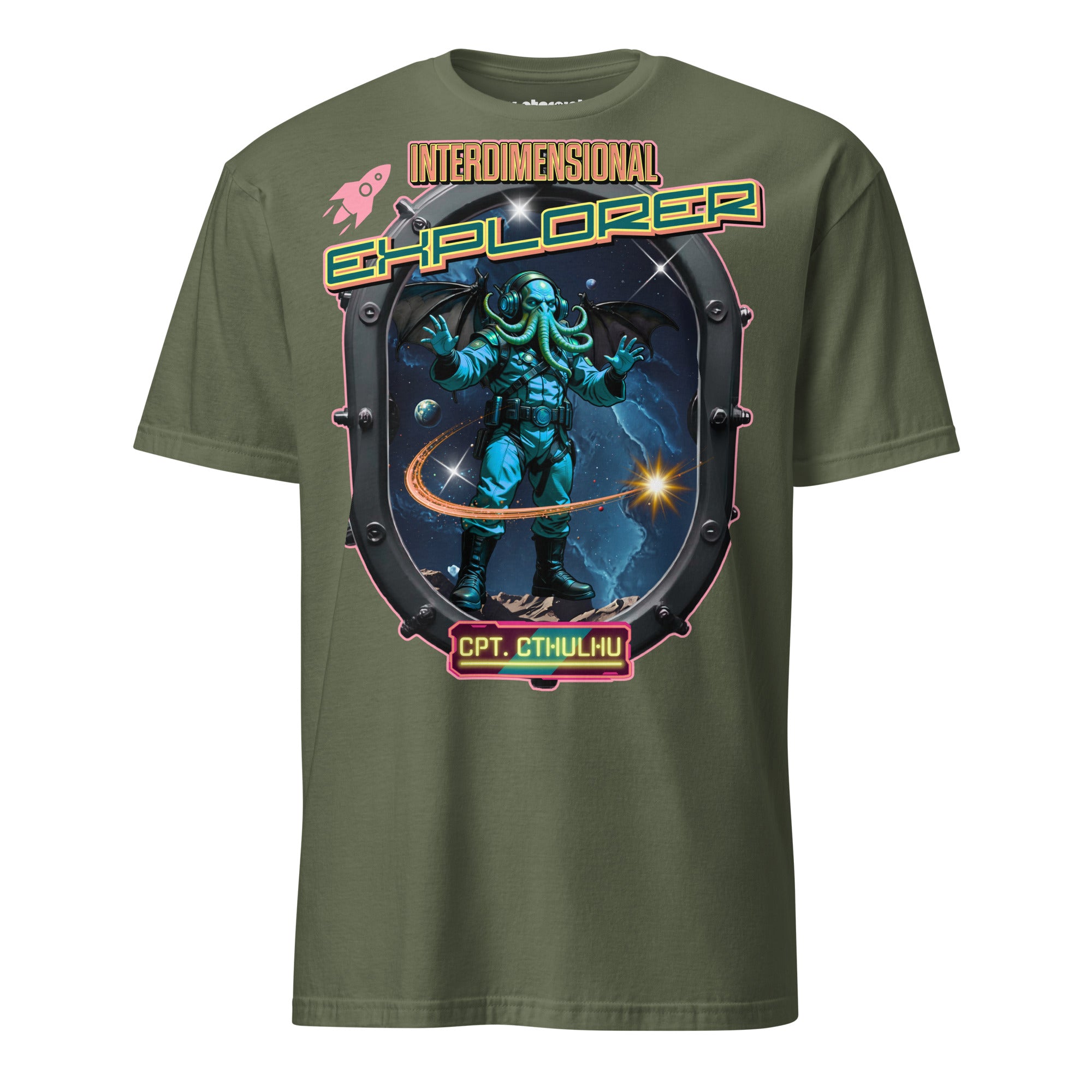Winterpink T-Shirt – Cpt. Cthulhu als interdimensionaler Explorer im Raumanzug, Cosmic Horror & Sci-Fi Design mit großem Frontaldruck