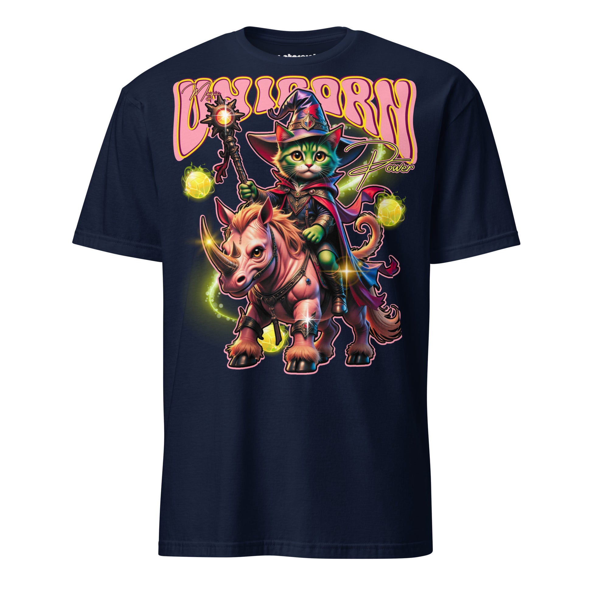 Winterpink T-Shirt Magic Unicorn Power – grüne Katze des Westens mit Zauberstab reitet auf zweihörnigem Unicorn-Rhino-Einhorn, Neon-Orbs & magisches Design