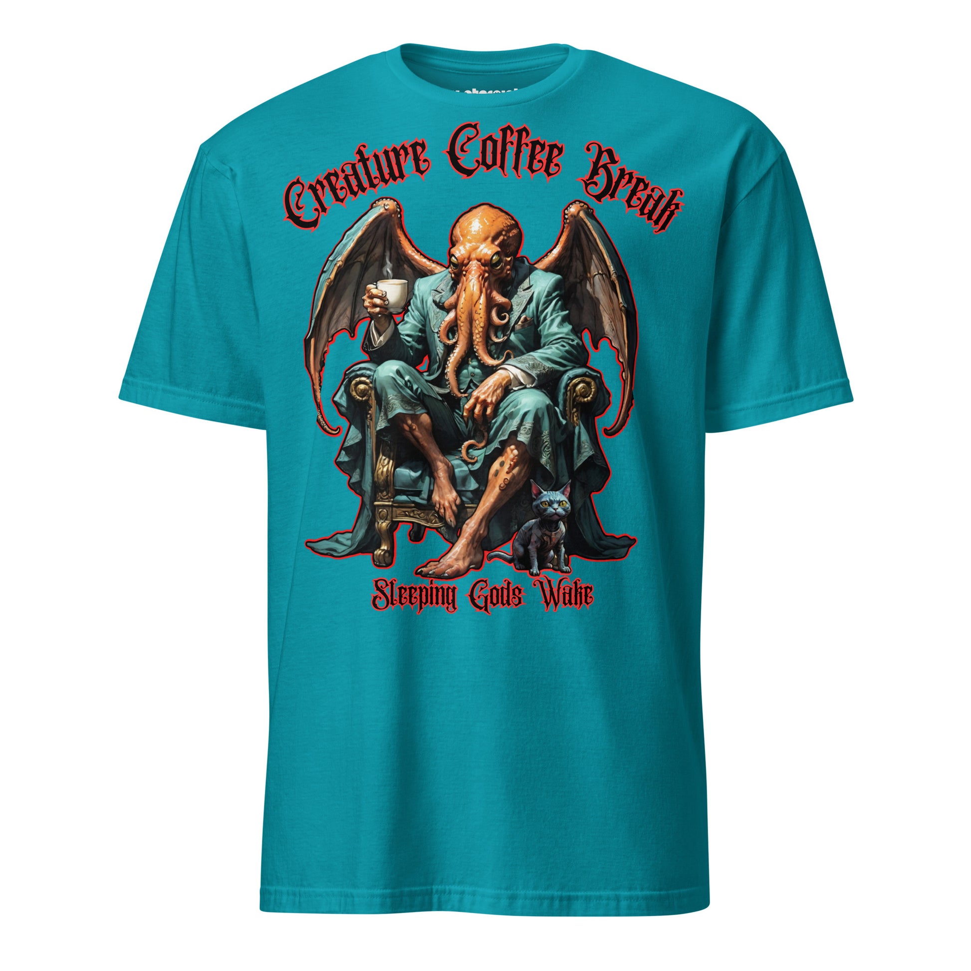 Cthulhu im Morgenmantel mit Kaffeetasse – Creature Coffee Break „Sleeping Gods Wake“ T-Shirt, Cosmic Horror trifft Coffee Culture.
