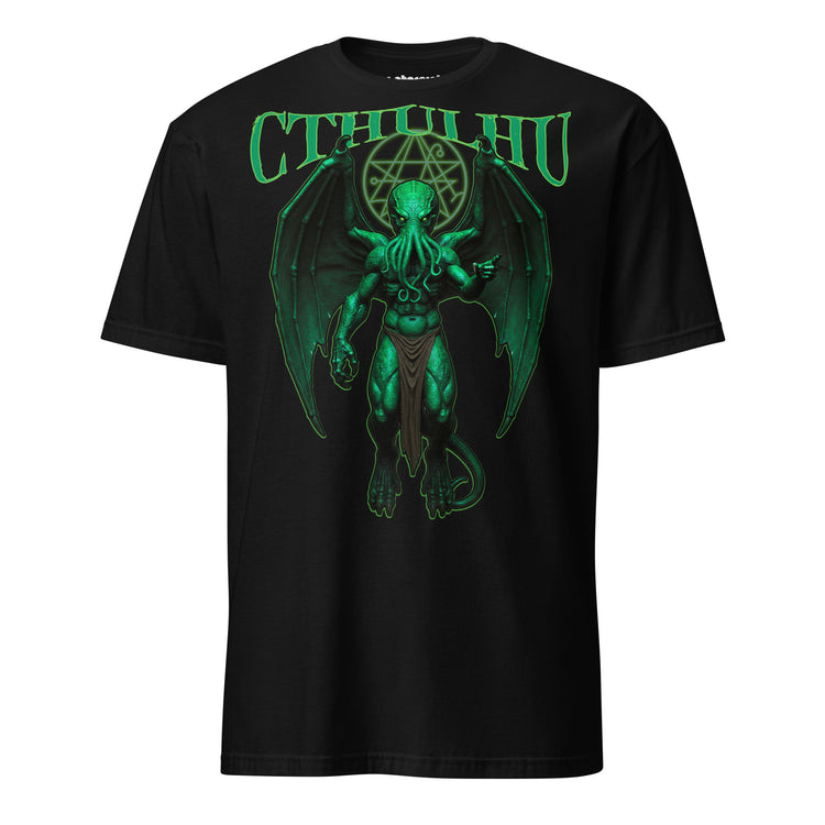 Winterpink T-Shirt in Schwarz mit großem Frontprint: Cthulhu in klassischer Pose, grün leuchtend mit Flügeln, Tentakeln und dem Siegel der Großen Alten.