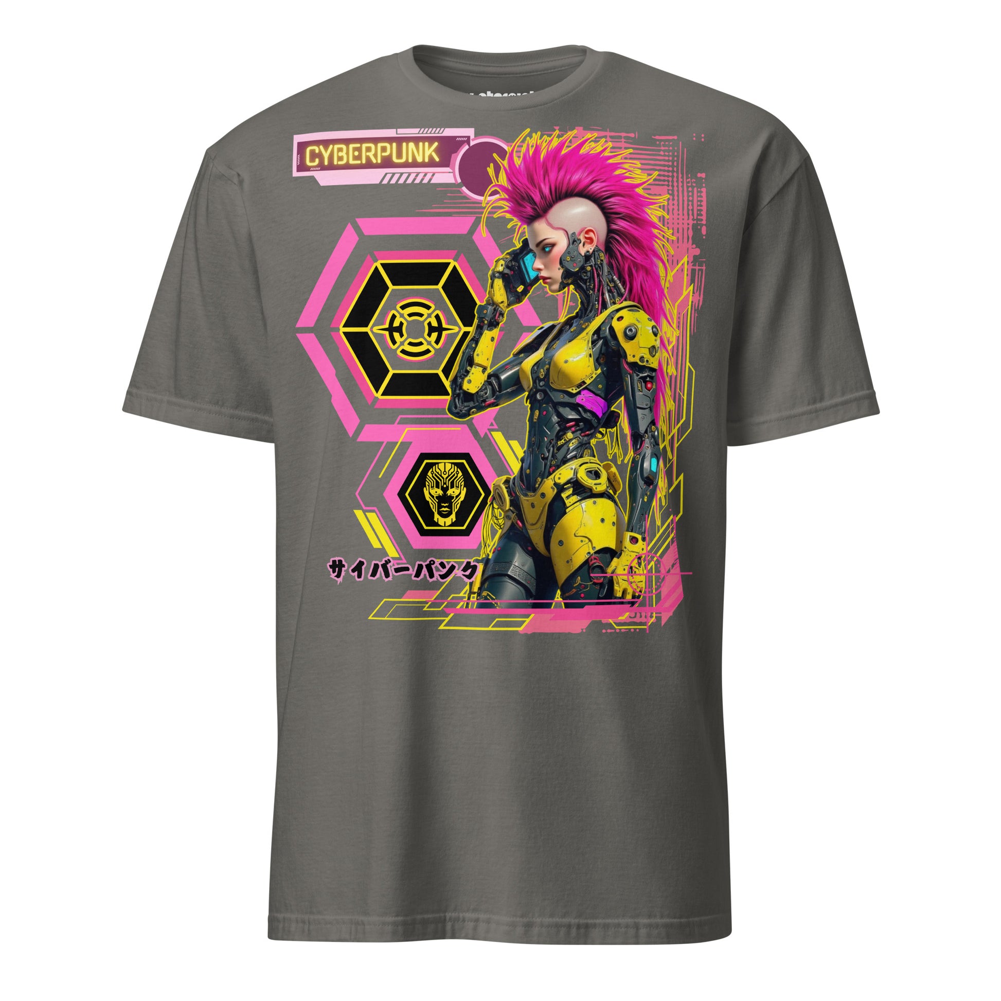 Winterpink T-Shirt „Cyberpunk Rebel – Neon Future Edition“ mit Cyborg-Frau, pinkem Irokesenschnitt, gelbem Exo-Armor und Neon-Retro-Vibe.