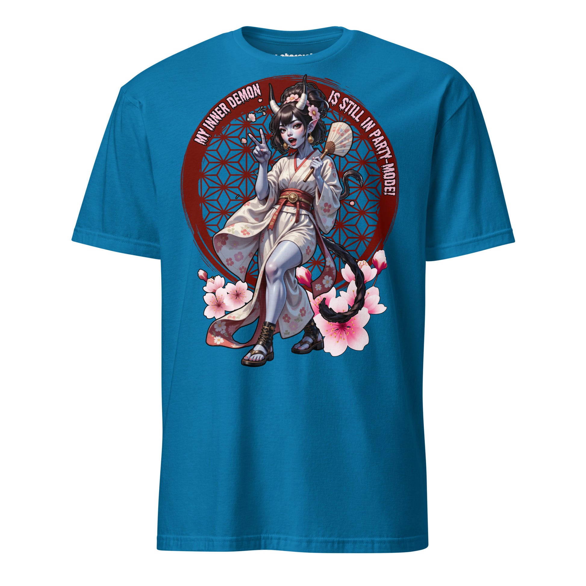 Winterpink T-Shirt „Inner Demon – Still in Party Mode“ – verspielter Dämon im Kimono mit Kirschblüten, Party-Vibes