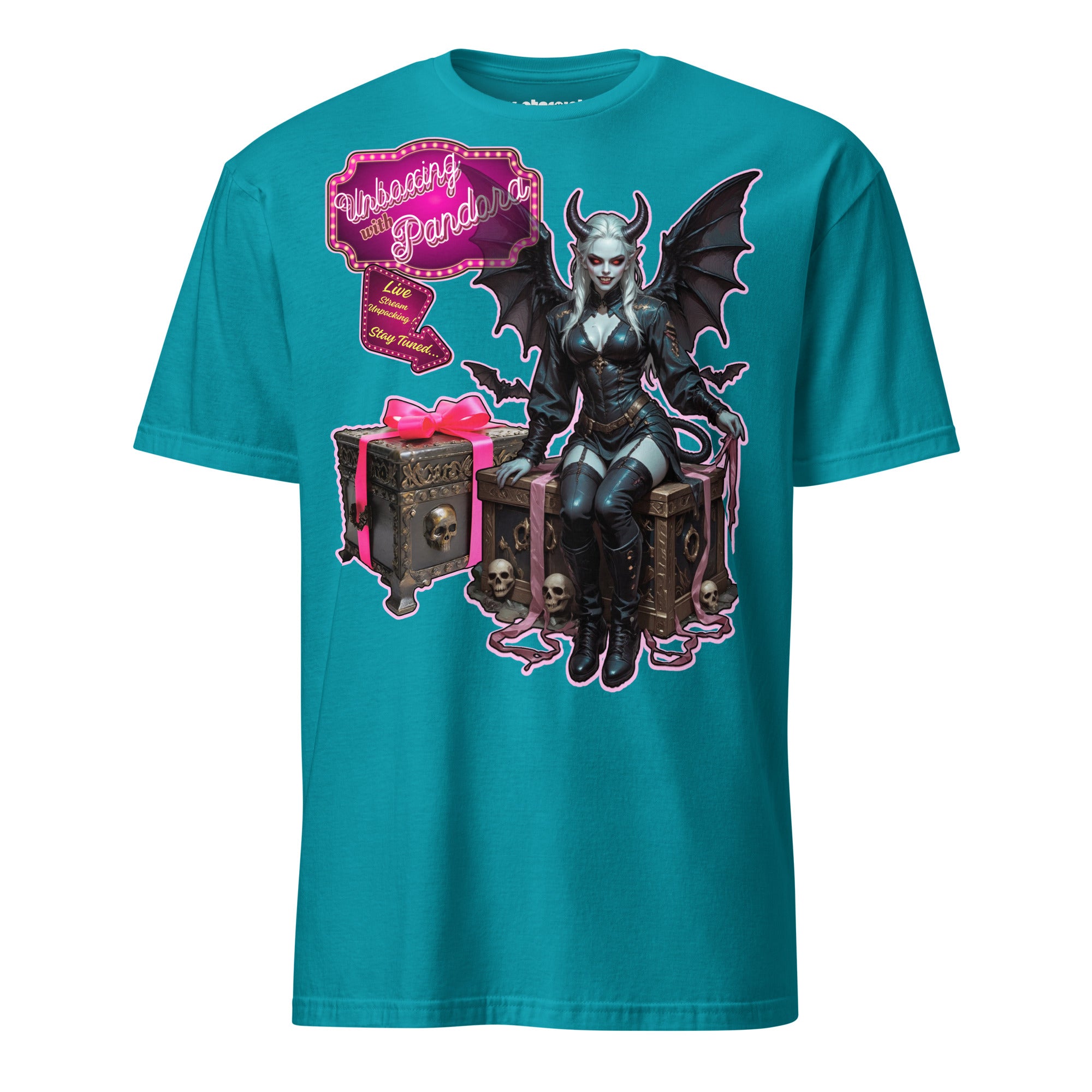 Winterpink T-Shirt mit Pandora in Leder-Outfit, Flügeln und Kisten, inspiriert von Mythos & Gothic Aesthetics, Unboxing Live Stream Event