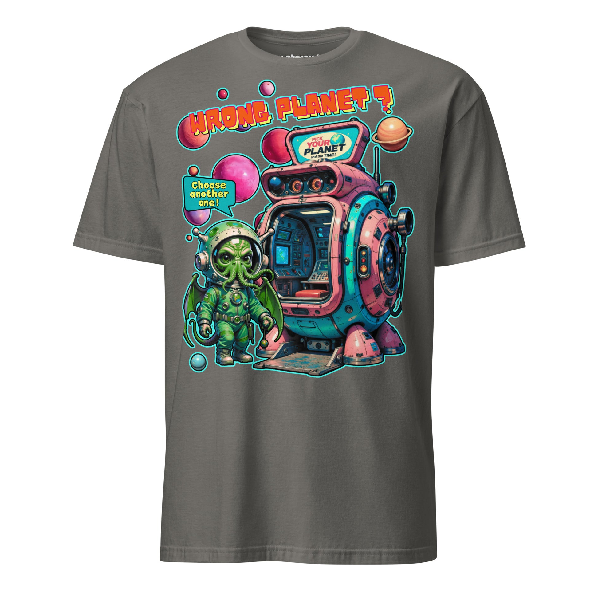 Winterpink T-Shirt – Space-Cthulhu vor Planetenkabine, Text ‚Wrong Planet – Pick Your Planet‘, Comic-Design, empowernd & humorvoll