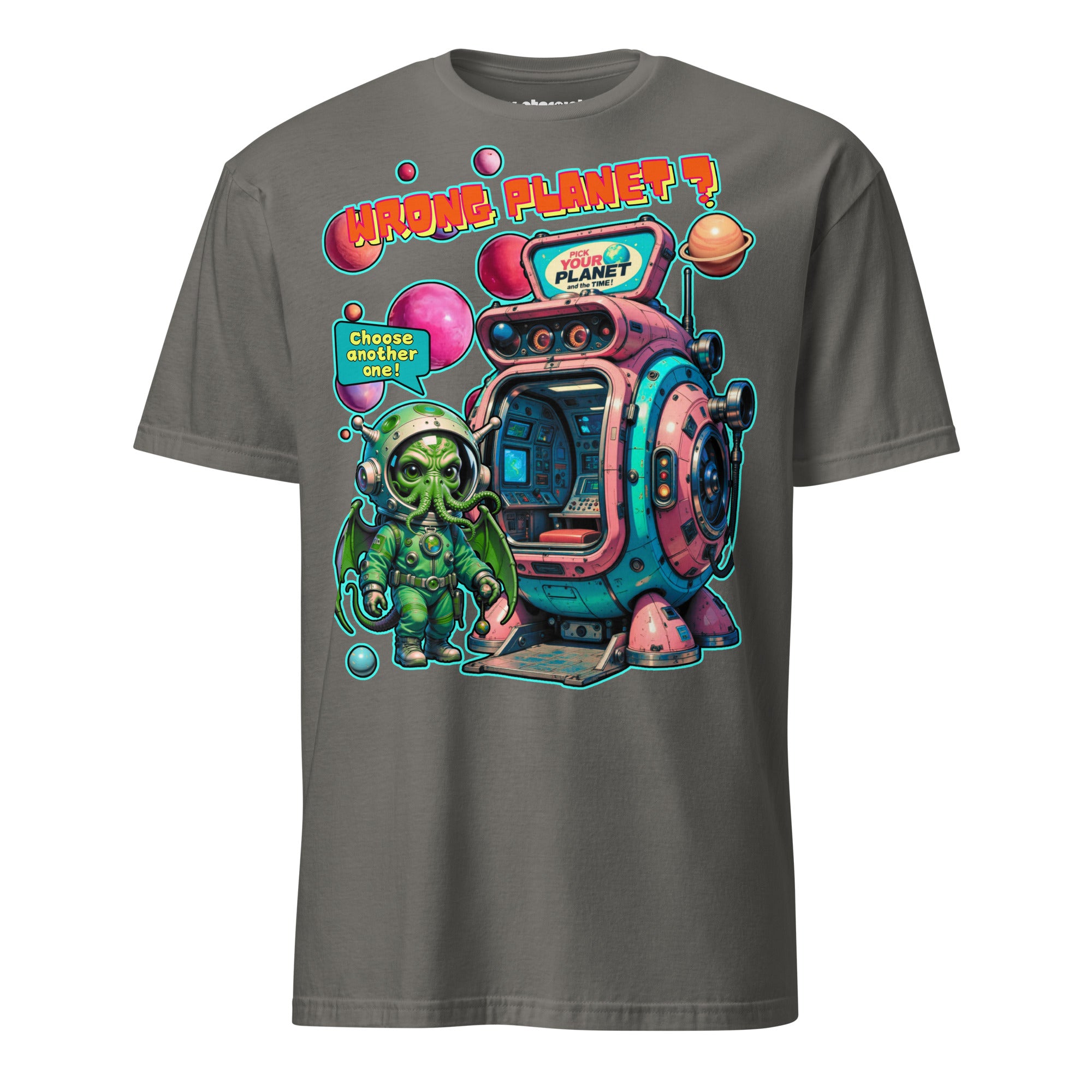 Winterpink T-Shirt – Space-Cthulhu vor Planetenkabine, Text ‚Wrong Planet – Pick Your Planet‘, Comic-Design, empowernd & humorvoll