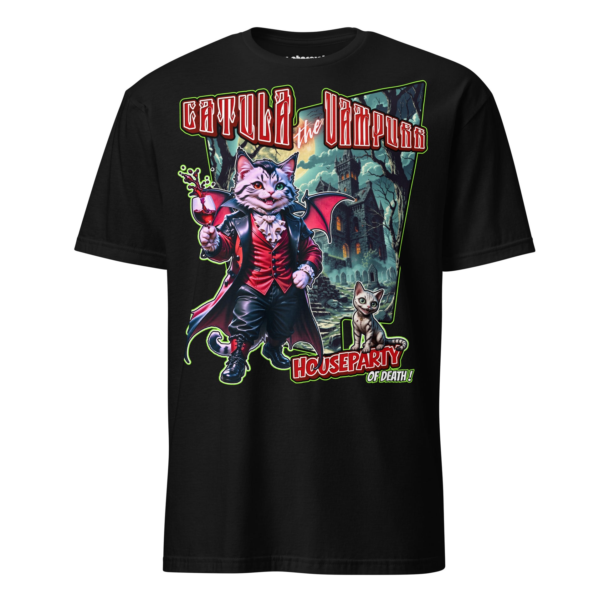 T-Shirt mit einer Vampirkatze im roten Anzug vor einem düsteren Schloss mit Gothic-Horror-Atmosphäre und humorvoller Halloween-Optik