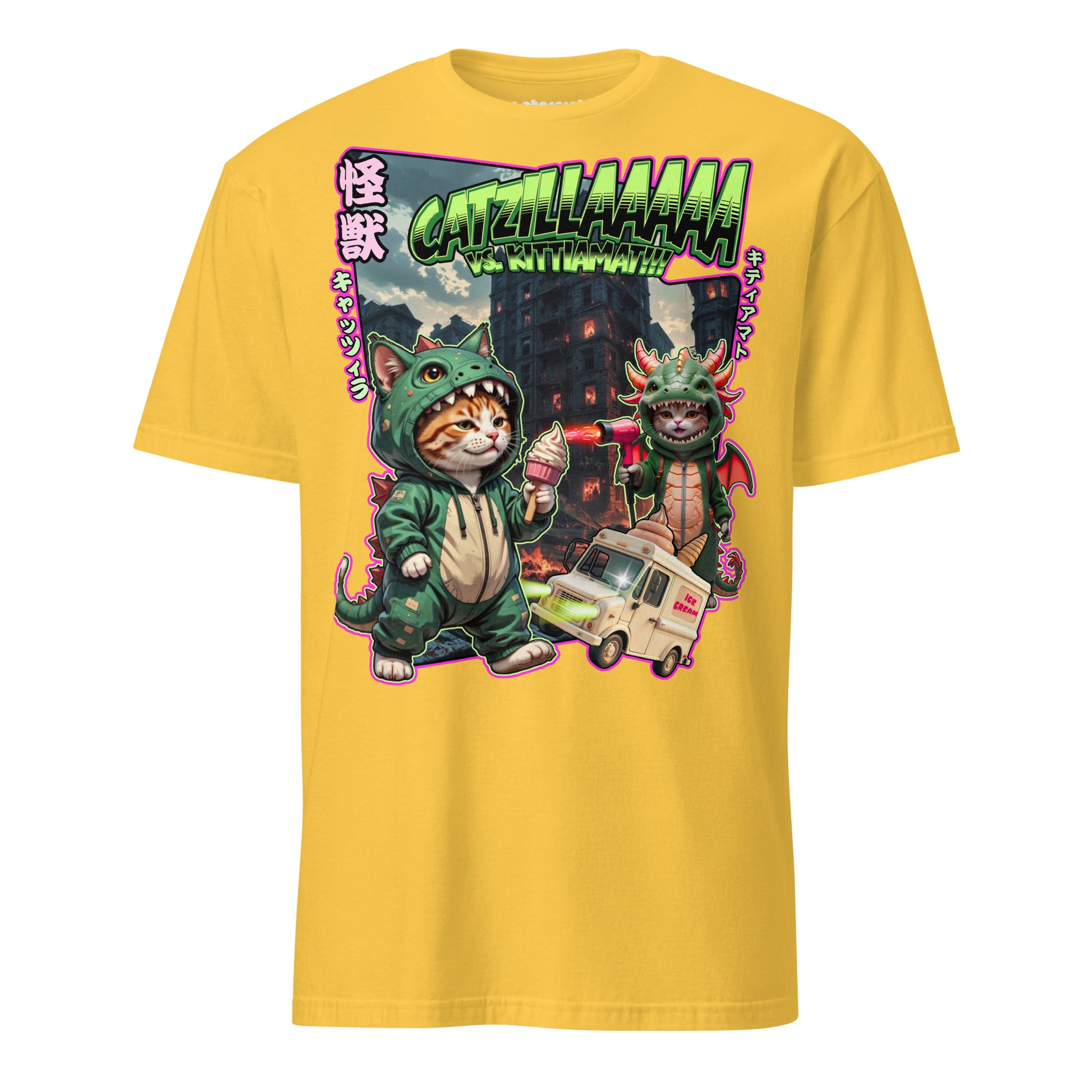 T-Shirt mit zwei Katzen in Monsterkostümen, eine als Godzilla mit Softeis und die andere als Drache mit Fön, in einer teilweise zerstörten Stadt