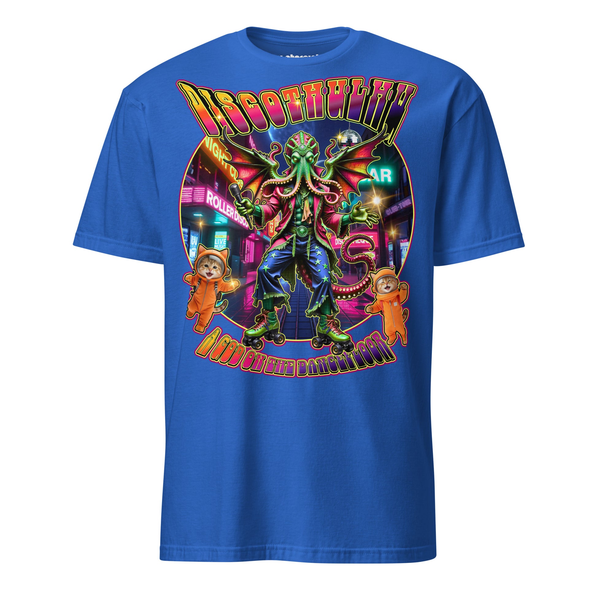 Discothulhu T-Shirt mit kosmischem Horrorwesen auf Rollschuhen in einer neonfarbenen Rollerdisco mit Karaoke-Mikrofon und kleinen Katzen im Retro-80er-Stil.