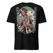 Winterpink Fūjin T-Shirt Motiv mit japanischem Windgott, großem Windsack, traditioneller Kleidung und Schmuck