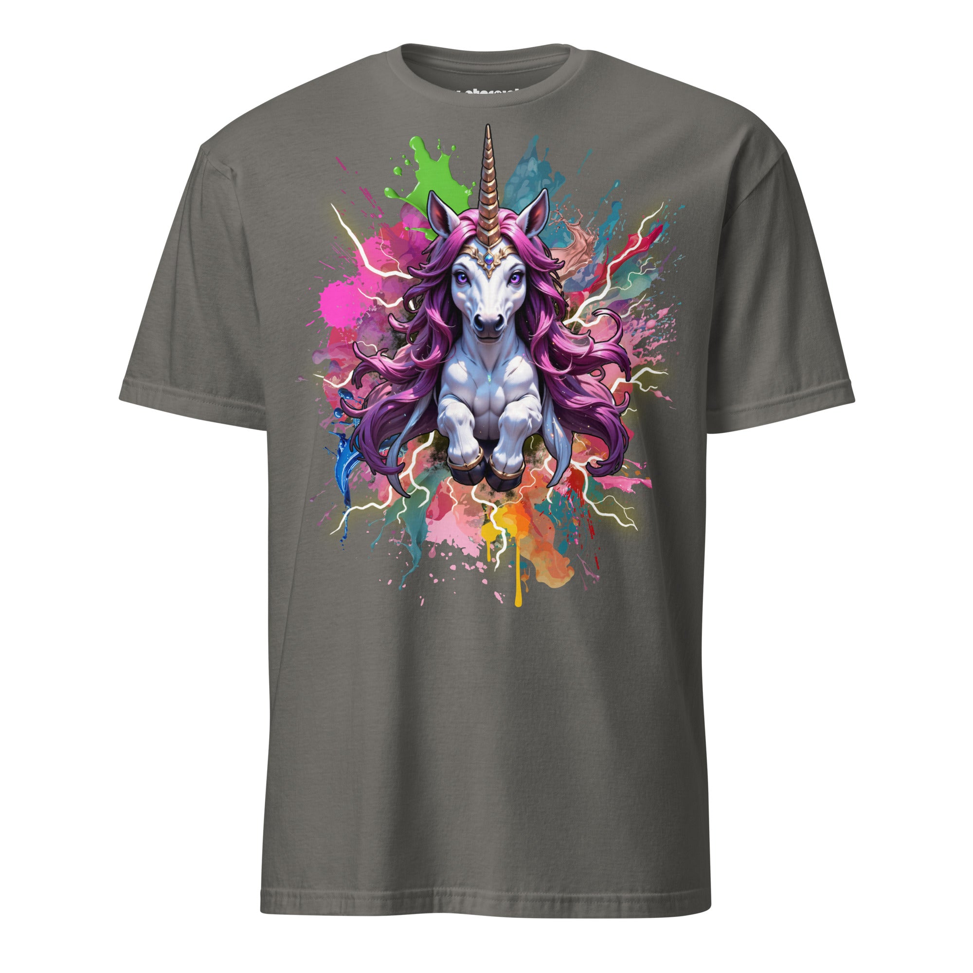 Farbenfrohes Einhorn mit dynamischen Color-Splash-Effekten auf schwarzem T-Shirt, modernes Fantasy-Art-Design von Winterpink