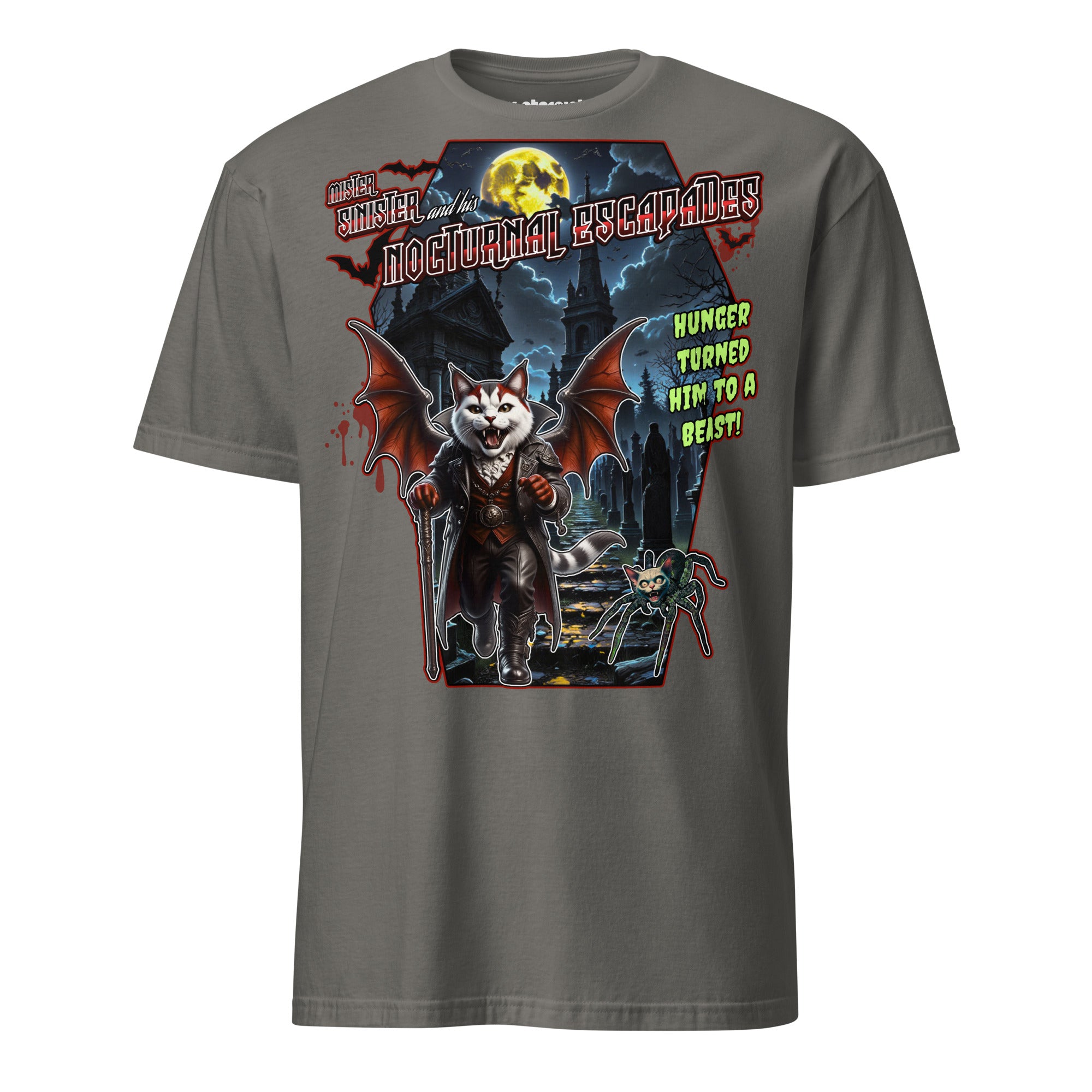 T-Shirt mit einer Vampirkatze mit Fledermausflügeln und einer kleinen Katzenspinne auf einem nächtlichen Friedhof bei Vollmond