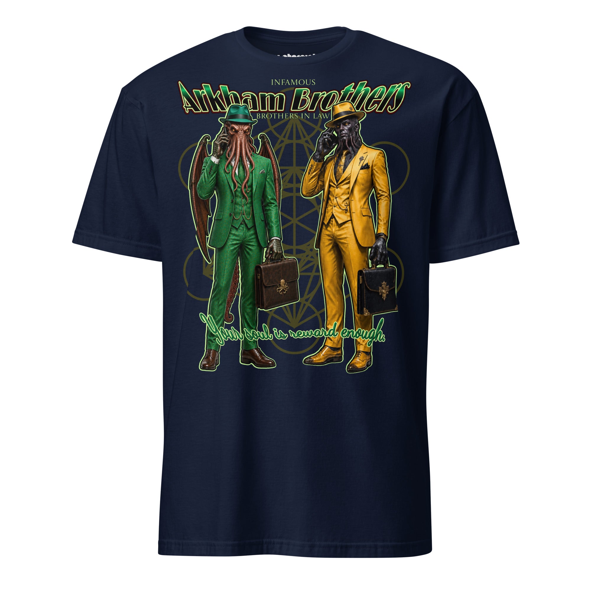 Winterpink T-Shirt mit Cthulhu im grünen Anzug und Hastur im gelben Anzug als „Arkham Brothers“, beide mit Aktenkoffern und Mobiltelefonen.