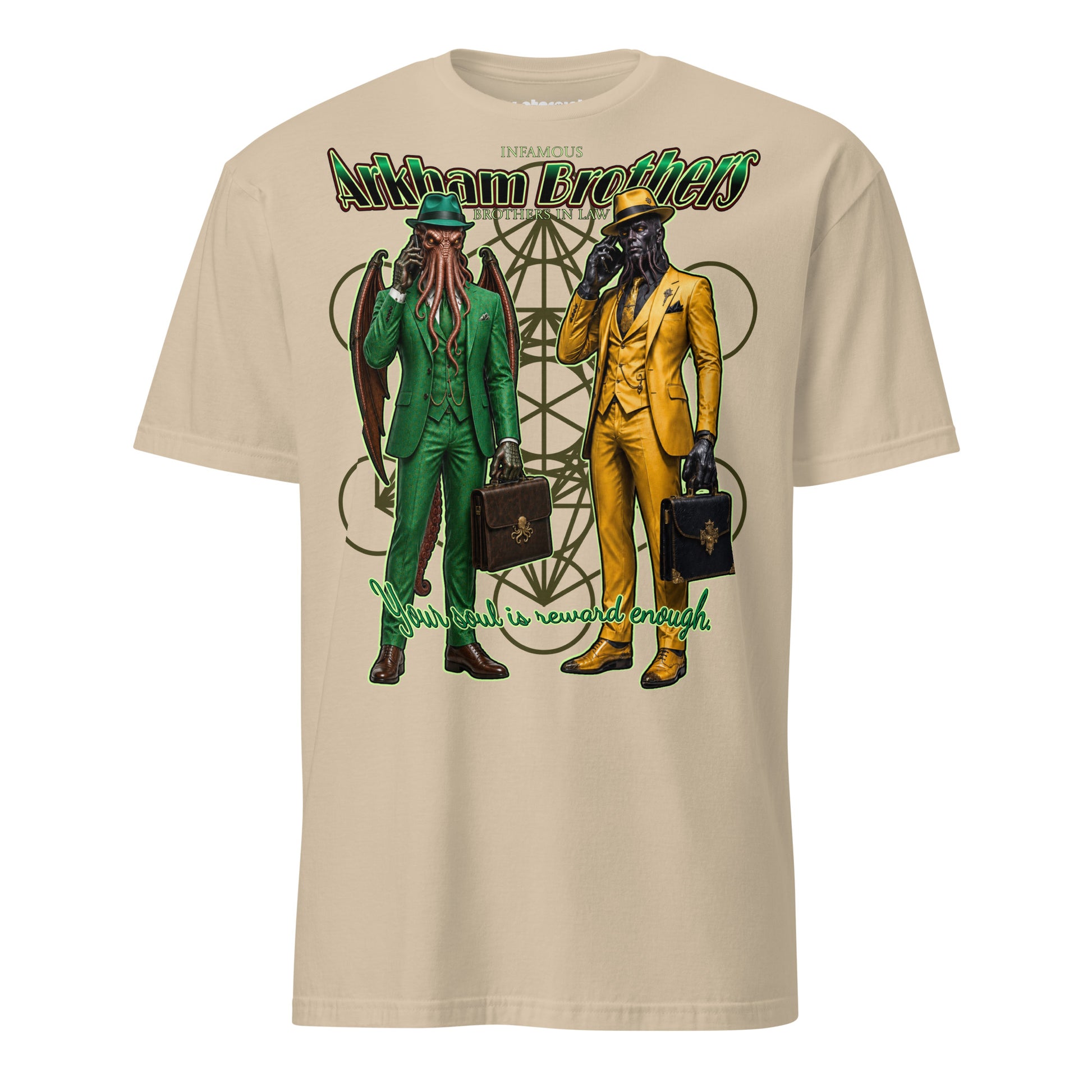 Winterpink T-Shirt mit Cthulhu im grünen Anzug und Hastur im gelben Anzug als „Arkham Brothers“, beide mit Aktenkoffern und Mobiltelefonen.