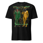 Winterpink T-Shirt mit Cthulhu im grünen Anzug und Hastur im gelben Anzug als „Arkham Brothers“, beide mit Aktenkoffern und Mobiltelefonen.