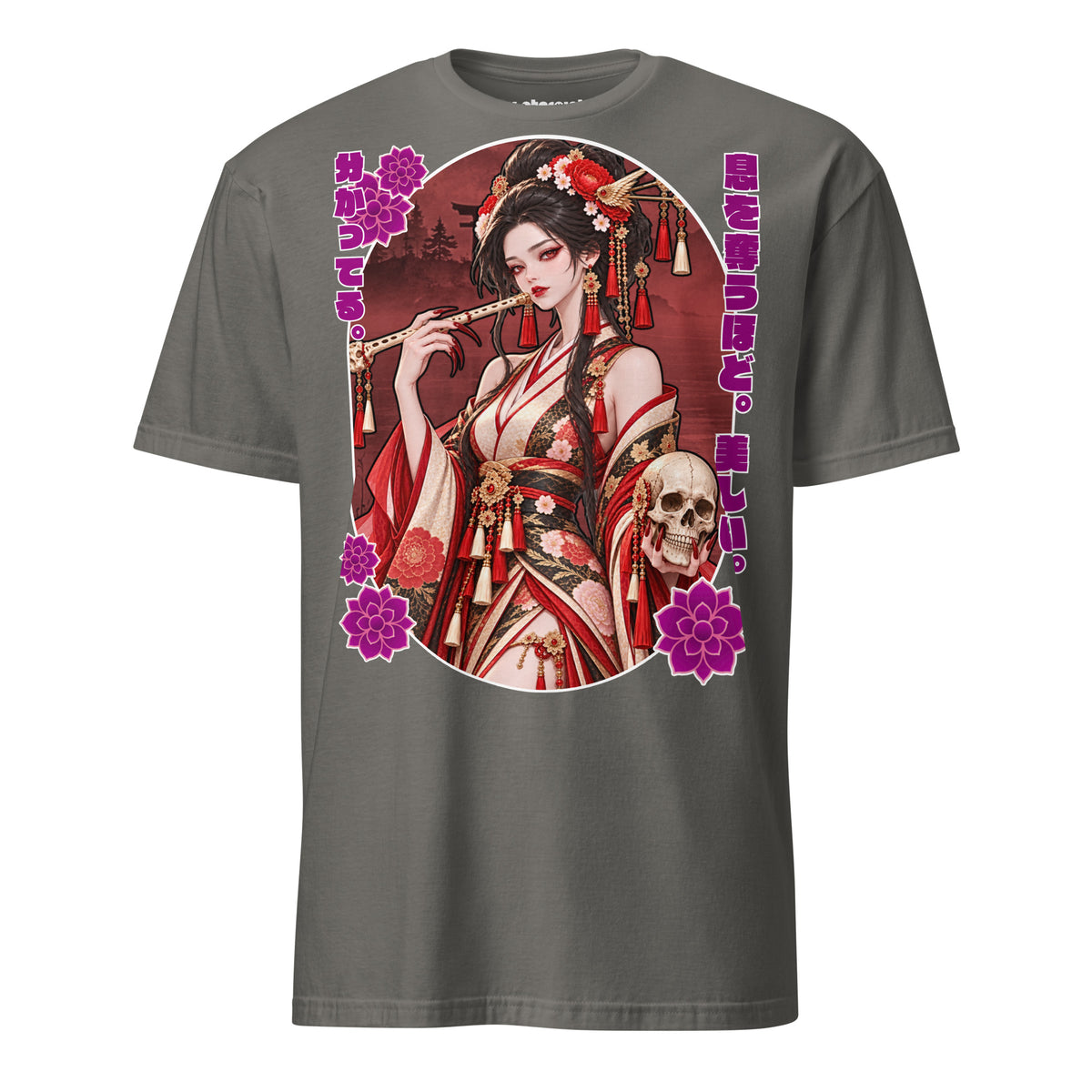 Hinoenma mit roten Augen, schwarzer Hochsteckfrisur und floralem Kimono hält Knochenflöte und Schädel, umrahmt von violetten Blüten und japanischer Schrift.