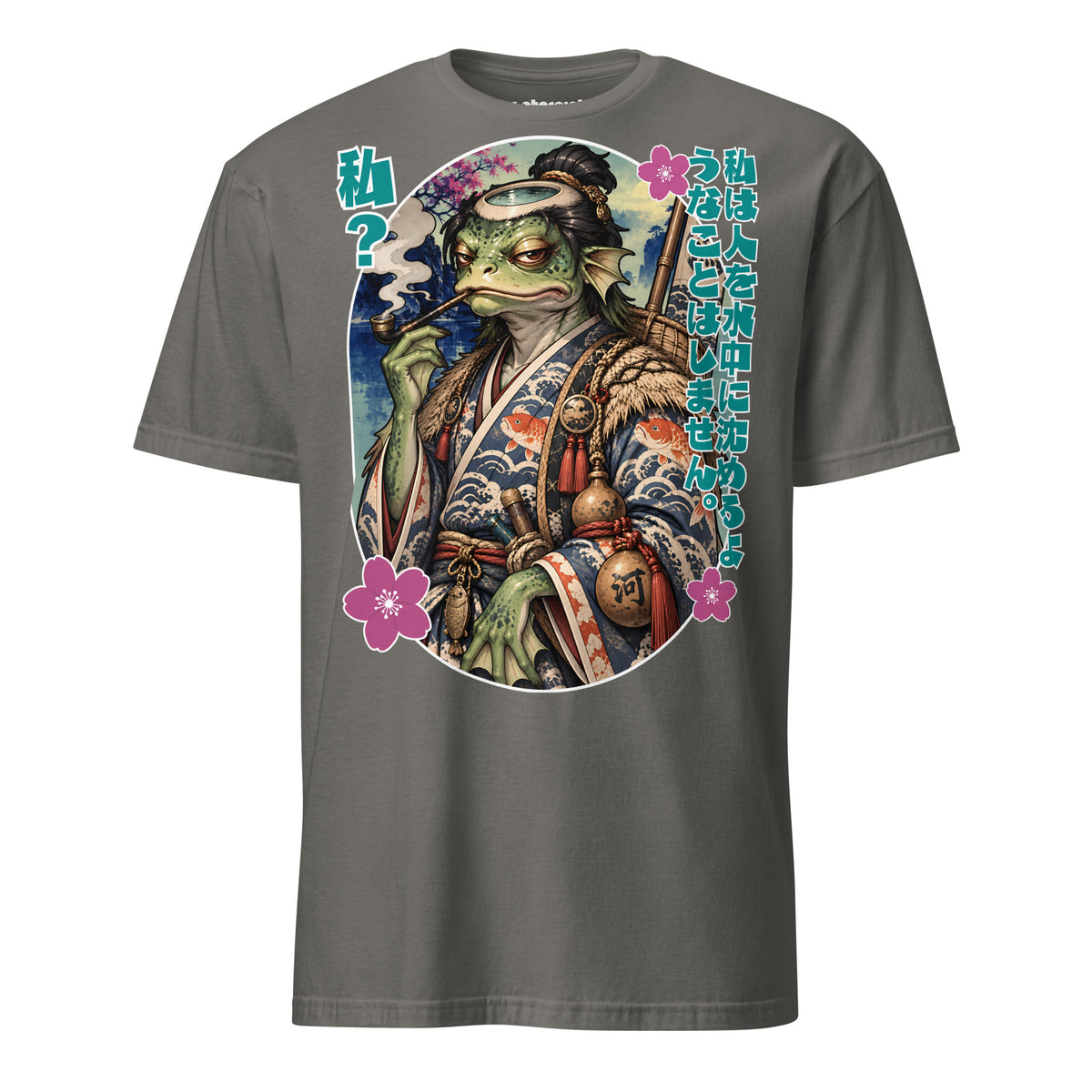 Winterpink Kappa T-Shirt mit grünem japanischem Fluss-Yōkai im gemusterten Kimono, Wasserschale auf dem Kopf, Pfeife und japanischem Text.
