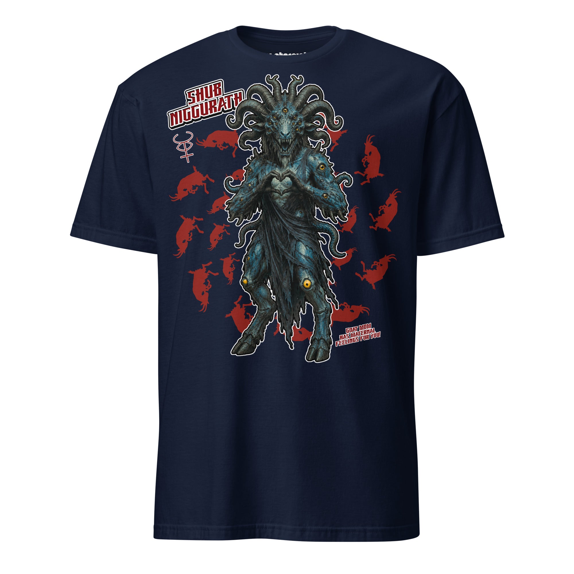T-Shirt mit weiblichem Ziegendämon Shub-Niggurath, großen Hörnern, Tentakeln und vielen Augen, umgeben von roten Dämonensilhouetten und dem Schriftzug „Goat Mom has maternal feelings for you“.