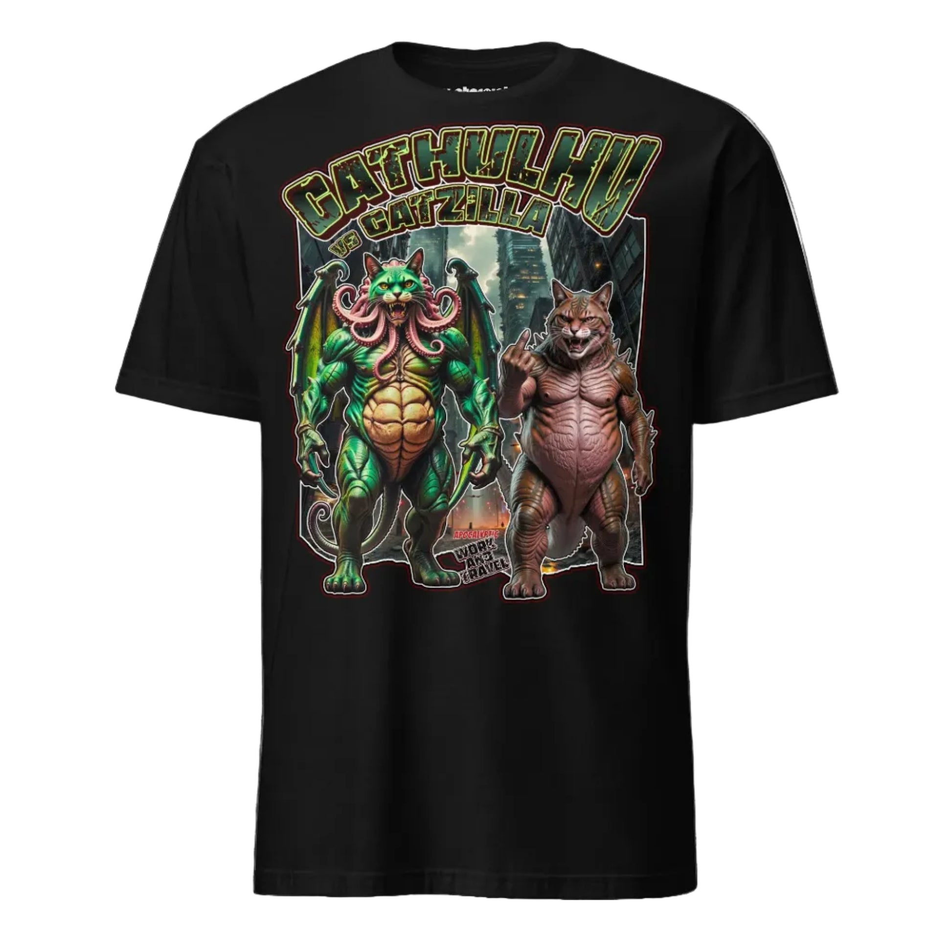 Winterpink T-Shirt mit Illustration von Cathulhu und Catzilla in einer Großstadt, umgeben von Hochhäusern, mit dem Schriftzug „Cathulhu vs Catzilla“ und „Work and Travel“.