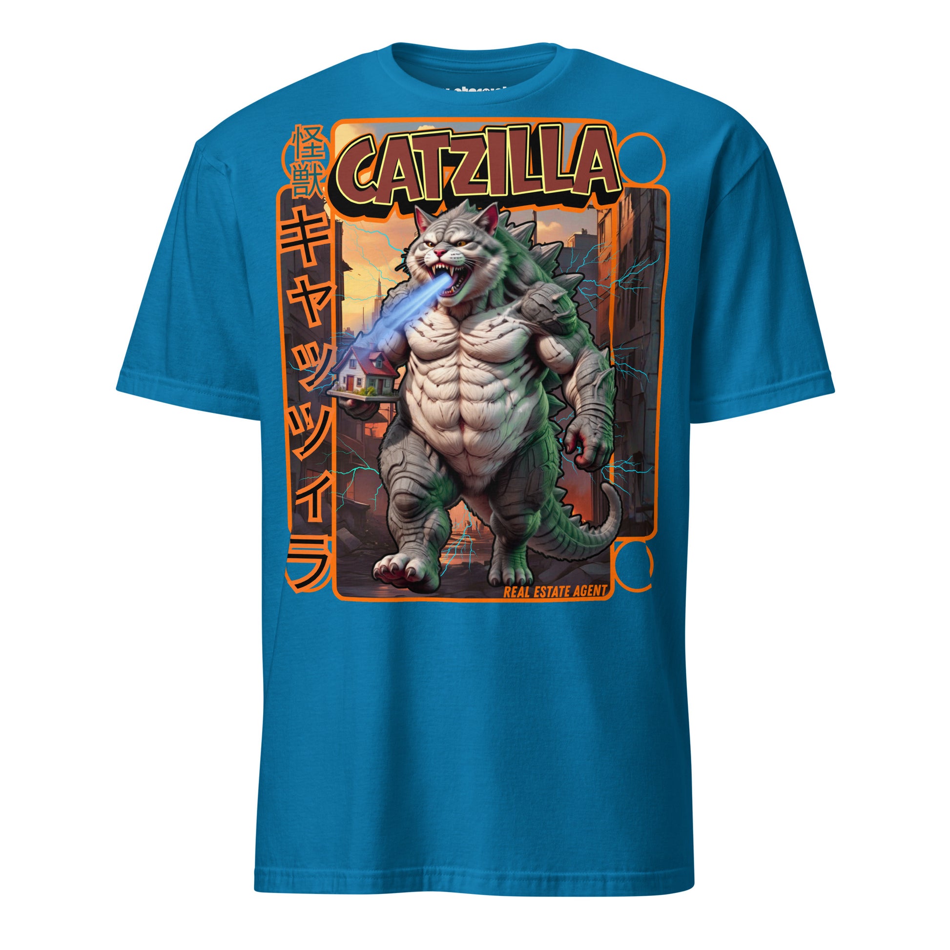Winterpink T-Shirt mit Motiv „Catzilla – Real Estate Agent“: muskulöse Riesenkatze im Kaiju-Stil, die blaue Energie atmet und eine Stadt im Hintergrund verwüstet.