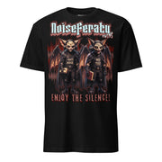 Winterpink T-Shirt mit Motiv „Noiseferatu Twins – Enjoy the Silence“, zwei vampirartige Figuren mit Kopfhörern und düsterem Gothic-Design.